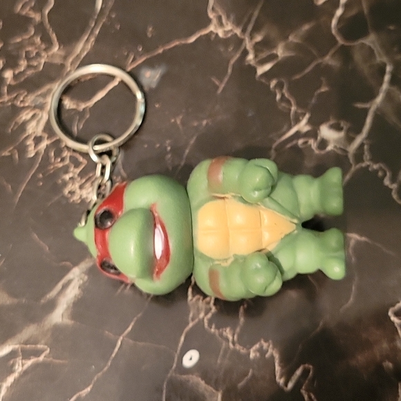 Bootleg style Vintage Teenage Mutant Ninja Turtles Key Chain TMNT Raphael - Picture 1 of 4